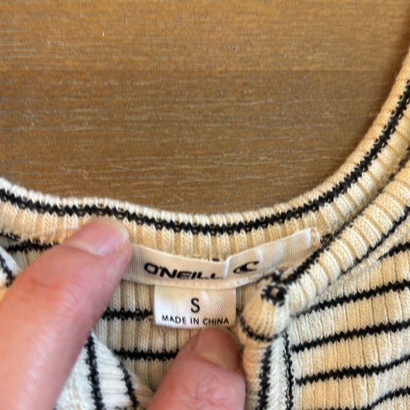 O'Neill Black and White Striped Crop Top - Picture 3 of 10